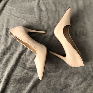 Nude Pumps